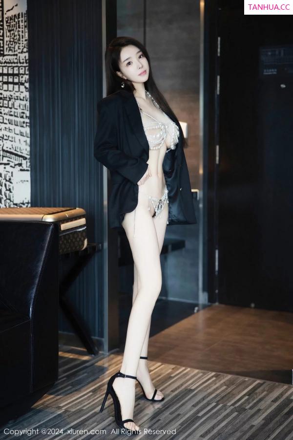   [XiuRen]高清写真图 2024.01.10 No.7939 雨儿baby 美腿妩媚第2张图片